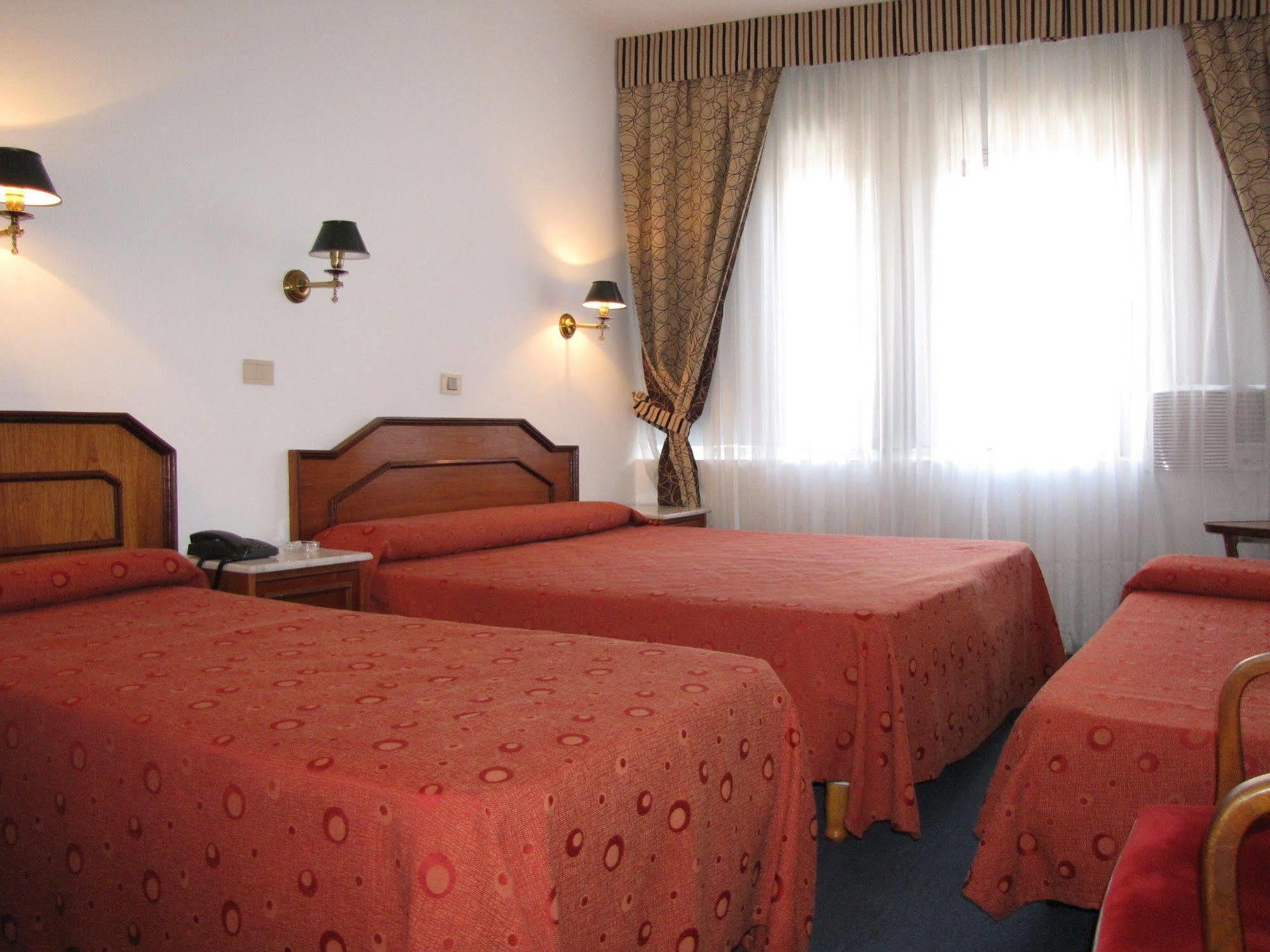 Hotel Tres Sargentos Буэнос-Айрес Экстерьер фото